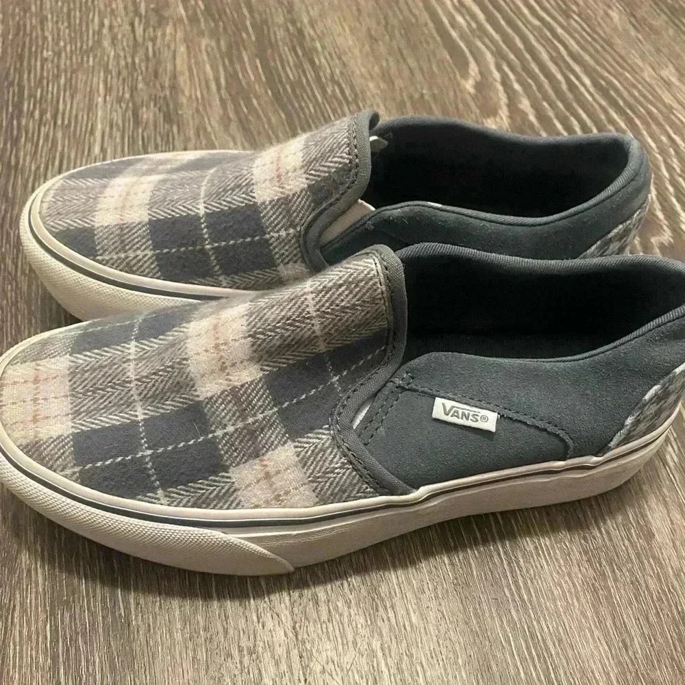 Plaid platform slip on Asher Vans . Size 6